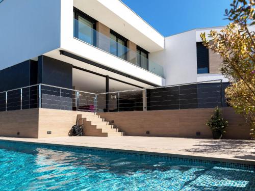 Costa Brava: Villa de lujo con piscina privada y eficiencia energética - ES-209-99