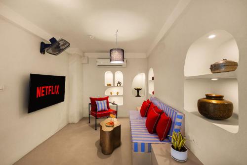 Khu vực ghế ngồi tại The Blue Root Villa