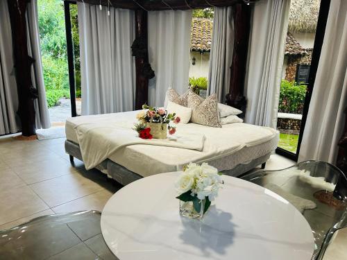a living room with a couch and two tables at Hotel Villa La Fortuna in Filipina