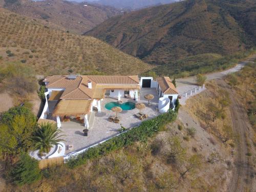Villa With Pool In The Axarquía Mountains