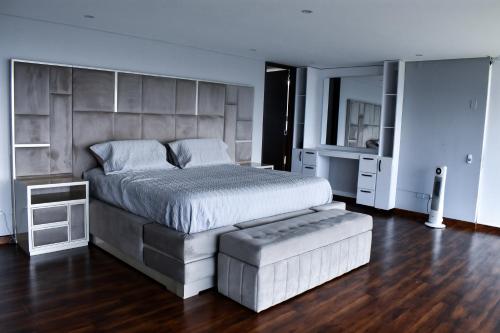 En eller flere senge i et værelse på Cerros de Yerbabuena