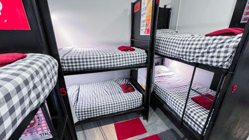 Postel nebo postele na pokoji v ubytování CenterPoint Thong Sala