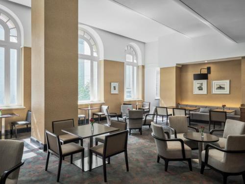 Zona d'estar a Sydney Harbour Marriott Hotel at Circular Quay