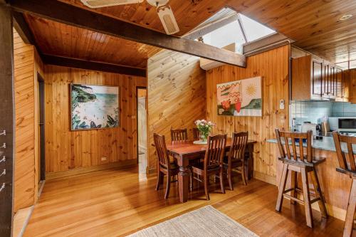 Телевизор и/или развлекательный центр в The Moona Cabin - Barwon Heads