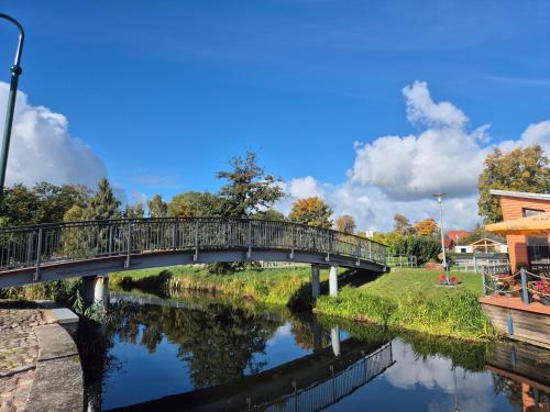 a bridge over a river in a park at Appelgriebsch in Neukalen