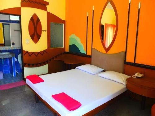 Ένα ή περισσότερα κρεβάτια σε δωμάτιο στο Picnic Sriracha Hotel