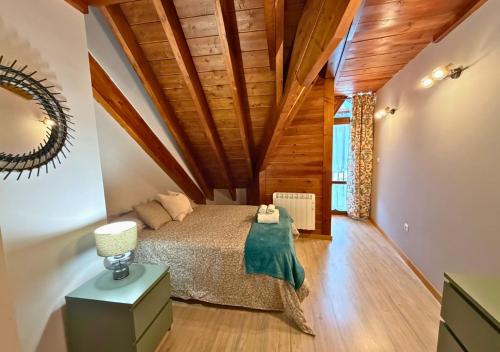 Et opholdsområde på Ático Miraestrela Dúplex con Vistas a Sallent