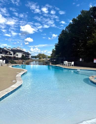 a large swimming pool with blue water at The Cove at Lake Hamilton in Hot Springs