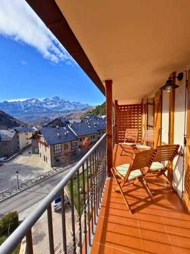 Ático Peña Blanca: Magníficas Vistas al Valle