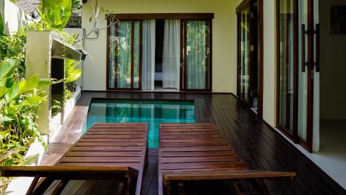 Πισίνα στο ή κοντά στο VIP Villas and Wellness Resort in Kuta Lombok
