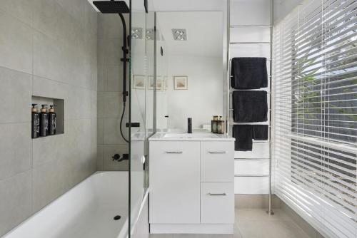 Et badeværelse på Ohana Hale, Safety Beach