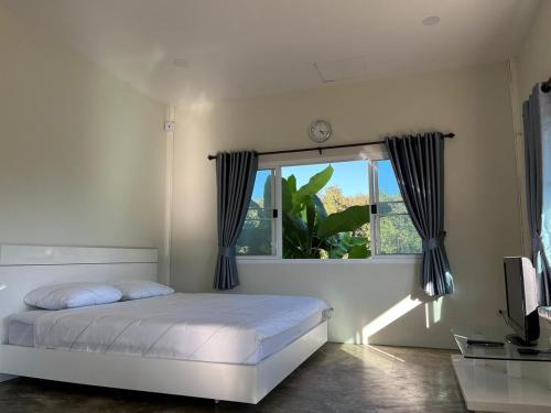 Giường trong phòng chung tại Mountain view Villa Private Tropical Garden