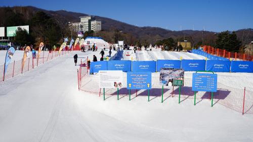 a ski slope with people on it in the snow at Phoenix Hotel Pyeongchang in Pyeongchang 