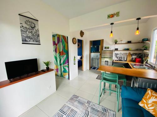 Kuchyň nebo kuchyňský kout v ubytování Hina Lodge - Bungalow Hina