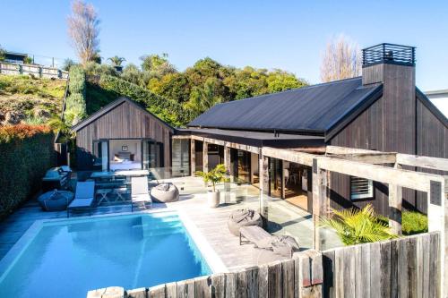 Piscina de la sau aproape de Blackpool Boathouse - Stay Waiheke