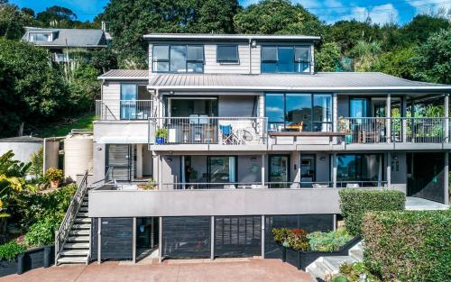 Un balcon sau o terasă la Aqua Sands #2 - Stay Waiheke