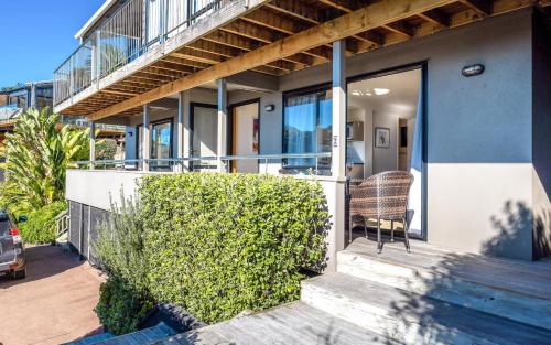 Un balcon sau o terasă la Aqua Sands #2 - Stay Waiheke