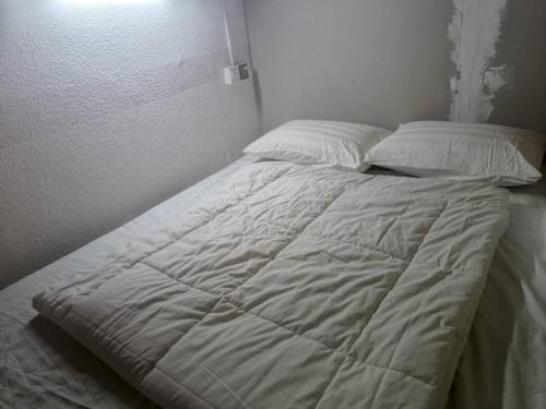 Cool view budget hotel客房内的一张或多张床位