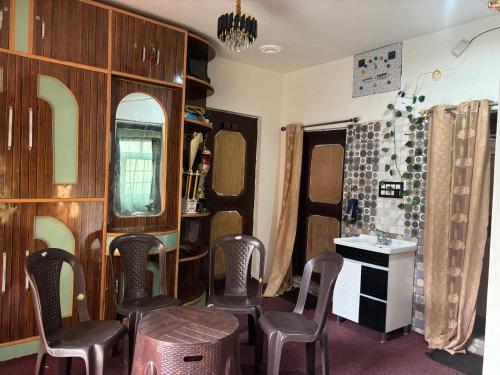 Kuchyň nebo kuchyňský kout v ubytování Pine Guest House sawan tangmarg