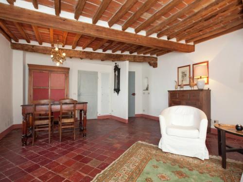 Posezení v ubytování Luxurious Apartment in Rocca Grimalda with Garden