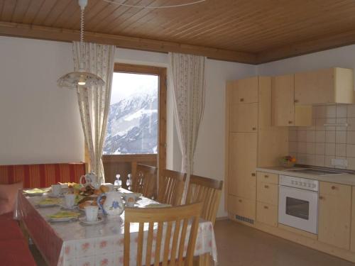 Kuchyň nebo kuchyňský kout v ubytování Holiday apartment with 1 bedroom
