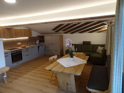 Kuchyň nebo kuchyňský kout v ubytování Holiday apartment with 1 bedroom