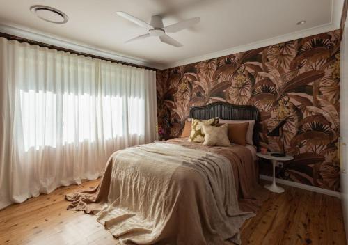 Ένα ή περισσότερα κρεβάτια σε δωμάτιο στο The Berry Bungalow for 6, Berry