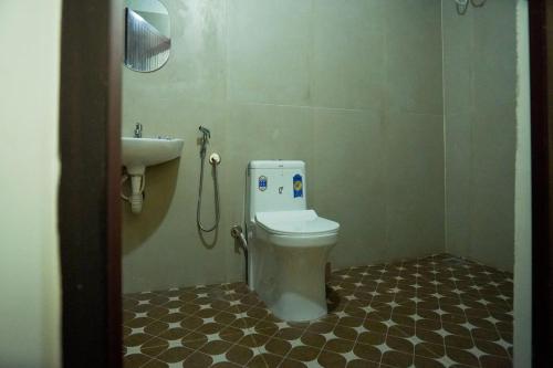 Ένα μπάνιο στο Private Pool Villa in Thodupuzha- Heliconia Inn