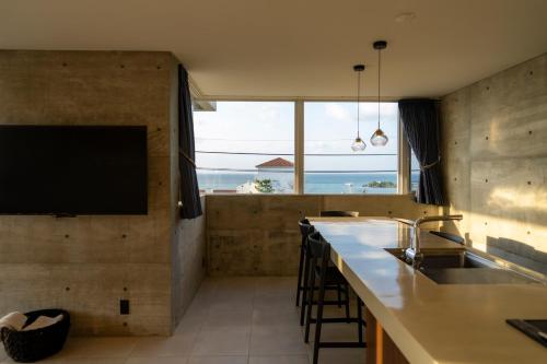 Kuchyň nebo kuchyňský kout v ubytování Emerald Ocean Villa