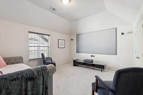 صورة لـ Modern 6BR Luxury Villa - Theater, Games, Peloton & EV في ماككيني