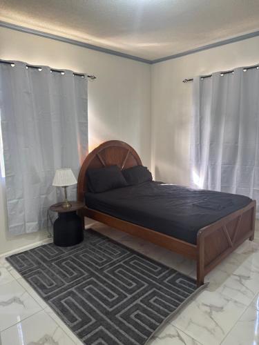 Giường trong phòng chung tại Crane Beach Newley Built Condo Steps From Beach