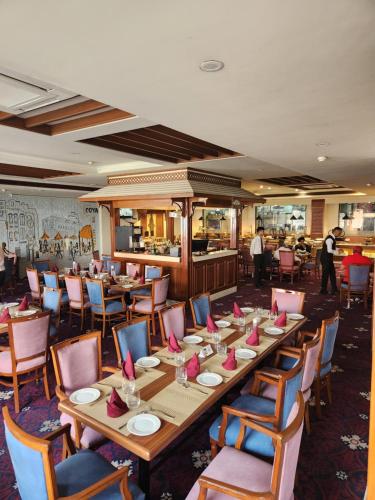 Un restaurant sau alt loc unde se poate mânca la Hotel President