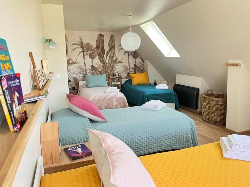 En eller flere senge i et værelse på Honfleur - grande maison familiale avec jardin