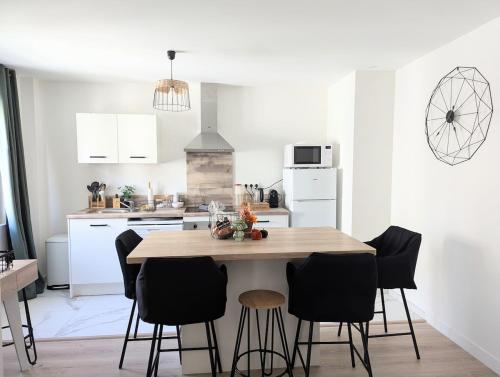 Een keuken of kitchenette bij ERA - Optional parking