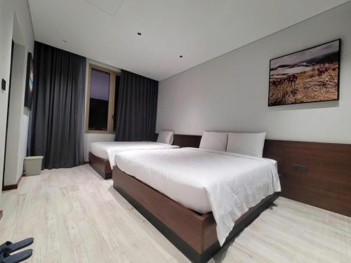 Ένα ή περισσότερα κρεβάτια σε δωμάτιο στο Toàn Cầu Villa