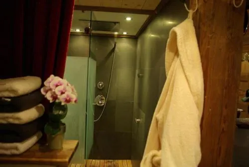 Hôtel Les Chalets de Philippe avec Jacuzzis Privatifs photo 38