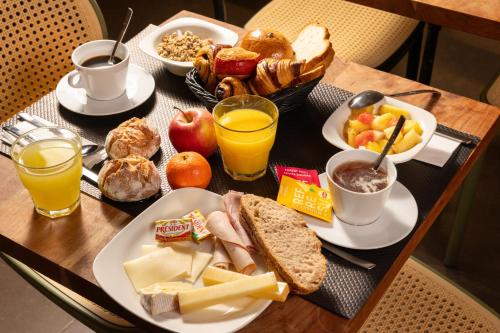 Jídlo v hotelu nebo okolí