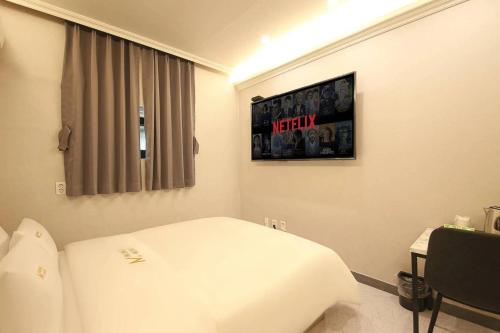 TV a/nebo společenská místnost v ubytování Bucheon Daon Hotel