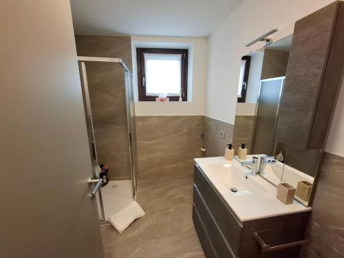 a bathroom with a sink and a shower at Casa da Normi in Valdisotto