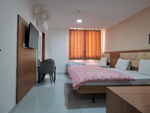 En eller flere senge i et værelse på Hotel Kamla Palace