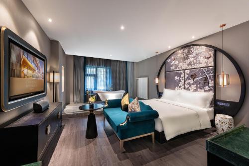 Ένα ή περισσότερα κρεβάτια σε δωμάτιο στο 北京天安门王府井桔子水晶酒店