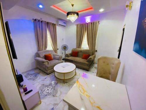 Et opholdsområde på Cozy and Luxury One Bedroom, 247 light