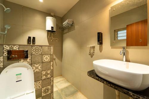 Koupelna v ubytování Dandeli Vacation