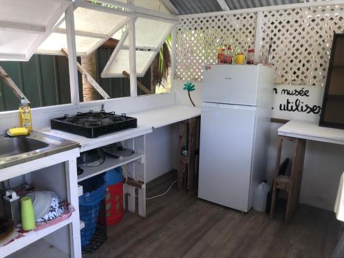 O bucătărie sau chicinetă la Fare Pū Tea