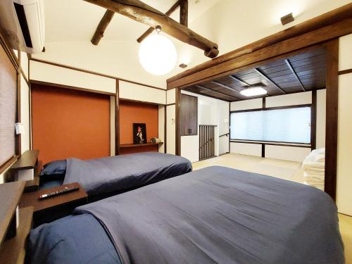 En eller flere senge i et værelse på Ebisunoan