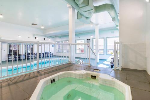 a large pool with a hot tub in a building at Comfort Inn & Suites in Yorkton