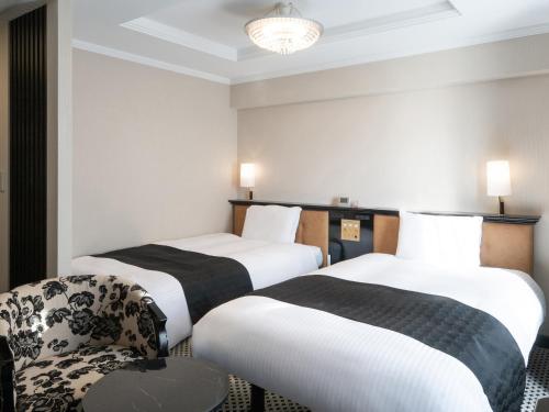 Giường trong phòng chung tại APA Hotel Hatchobori Ekiminami