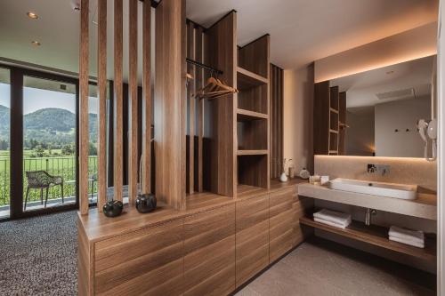 Nespecifikovaný výhled na hory nebo výhled na hory při pohledu z hotelu