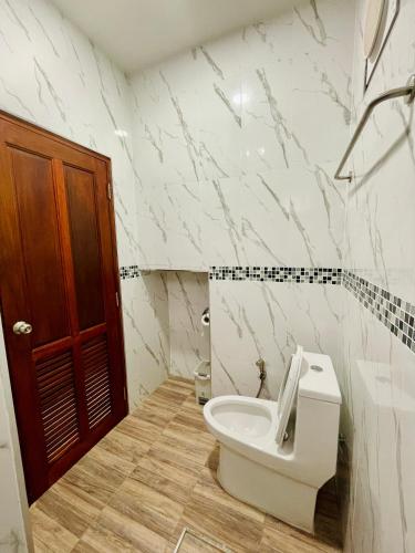 Ảnh trong thư viện ảnh của Stylish Resort Rooms in a Private Oasis ở Ban Huai Thalaeng Phan