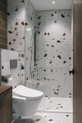 a bathroom with a toilet and a rock wall at Mr,M都蘭 台東民宿編號2230號 in Donghe